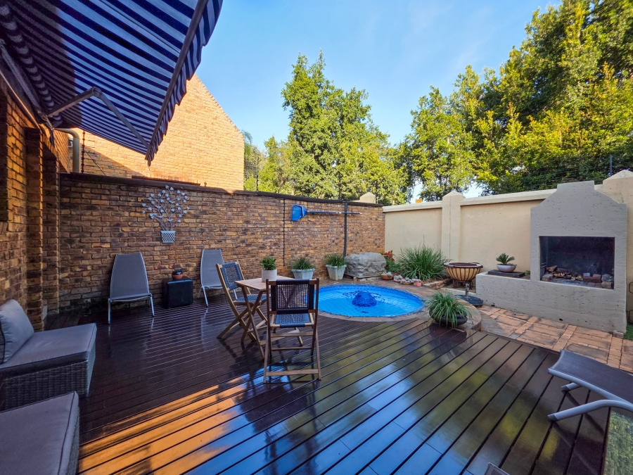 4 Bedroom Property for Sale in Faerie Glen Gauteng