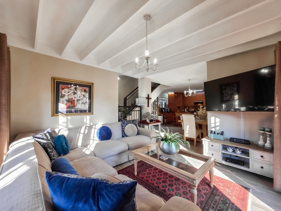 4 Bedroom Property for Sale in Faerie Glen Gauteng