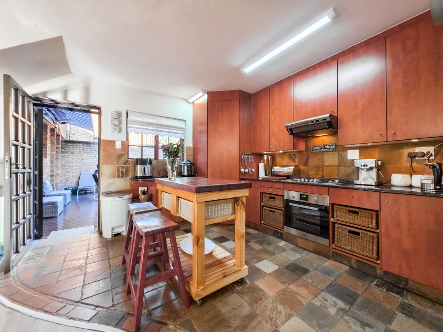 4 Bedroom Property for Sale in Faerie Glen Gauteng