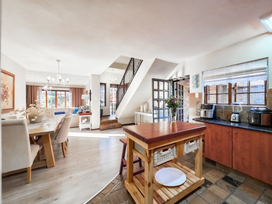 4 Bedroom Property for Sale in Faerie Glen Gauteng