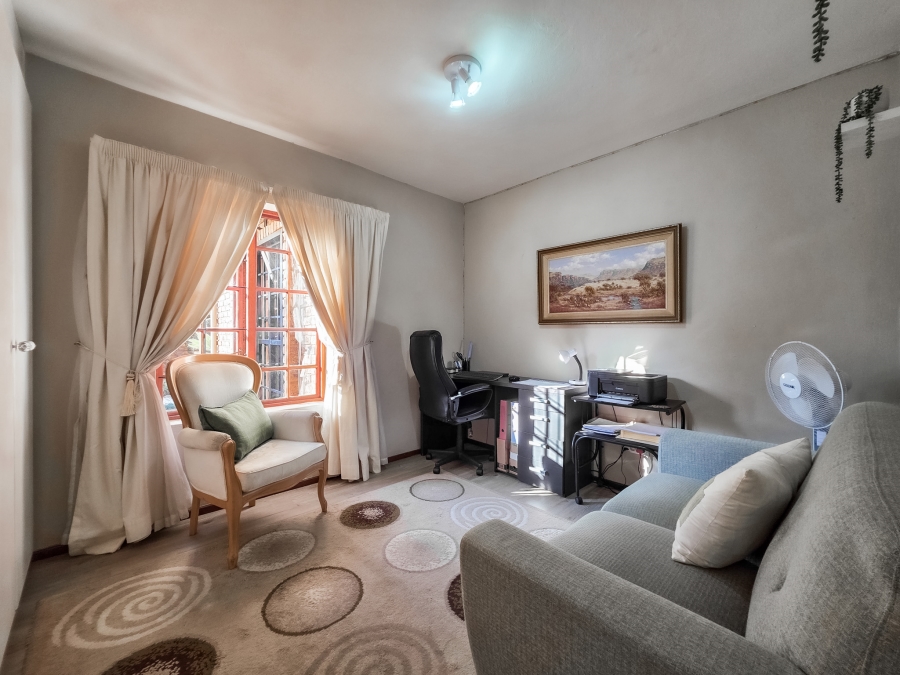 4 Bedroom Property for Sale in Faerie Glen Gauteng