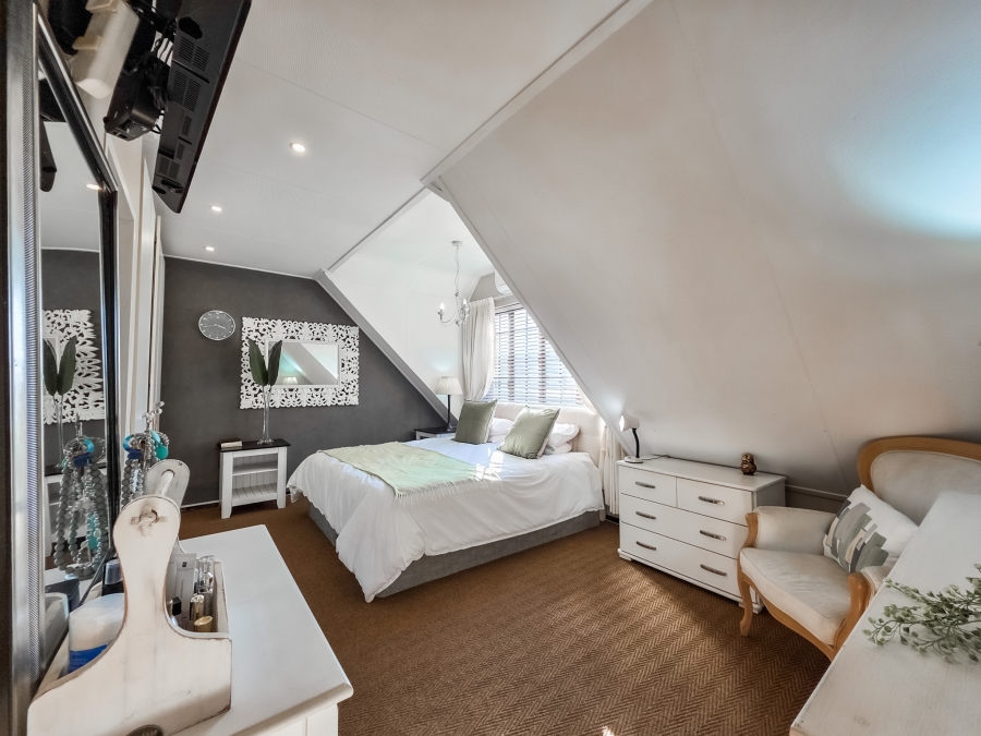 4 Bedroom Property for Sale in Faerie Glen Gauteng