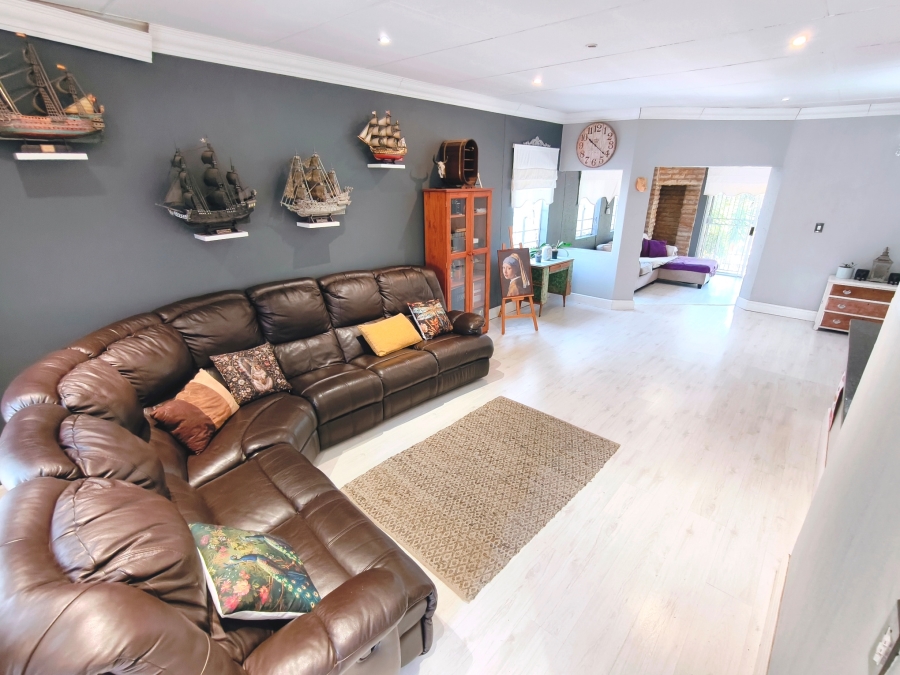 4 Bedroom Property for Sale in Thatchfield Estate Gauteng