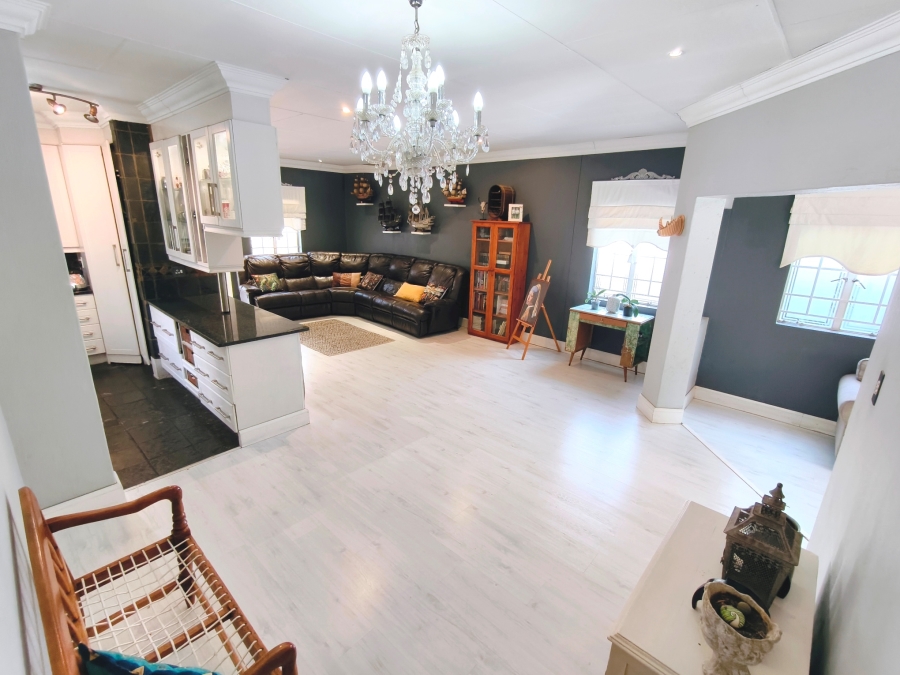 4 Bedroom Property for Sale in Thatchfield Estate Gauteng