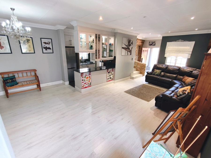 4 Bedroom Property for Sale in Thatchfield Estate Gauteng