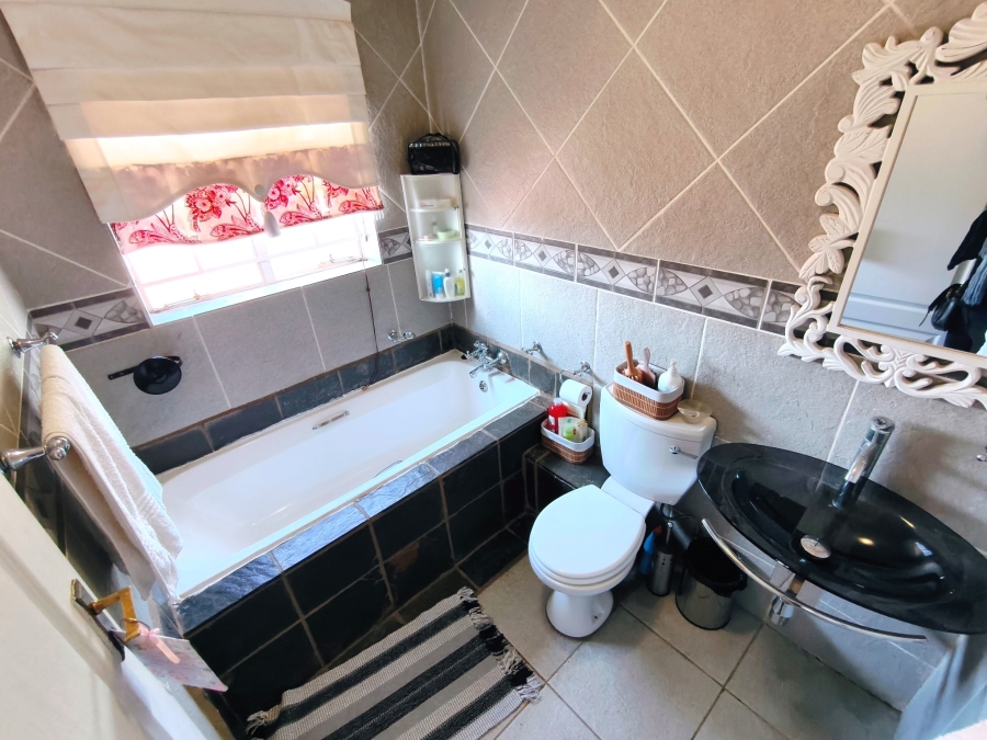 4 Bedroom Property for Sale in Thatchfield Estate Gauteng