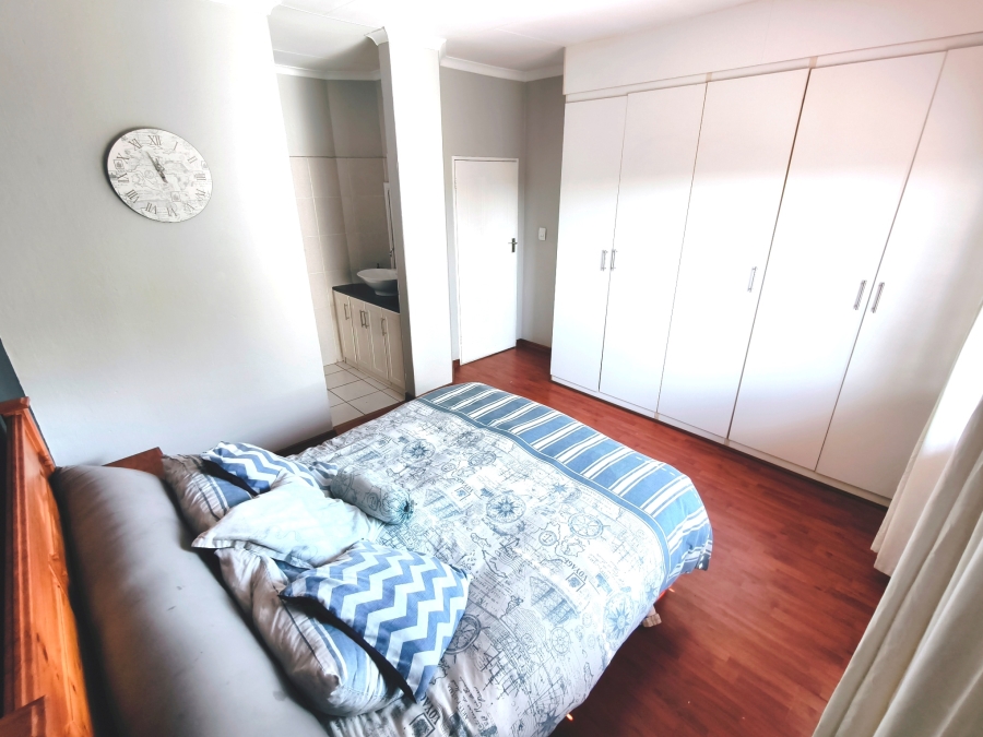 4 Bedroom Property for Sale in Thatchfield Estate Gauteng