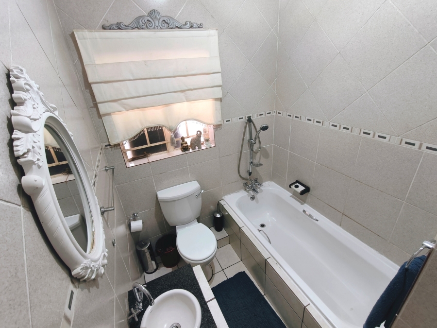 4 Bedroom Property for Sale in Thatchfield Estate Gauteng