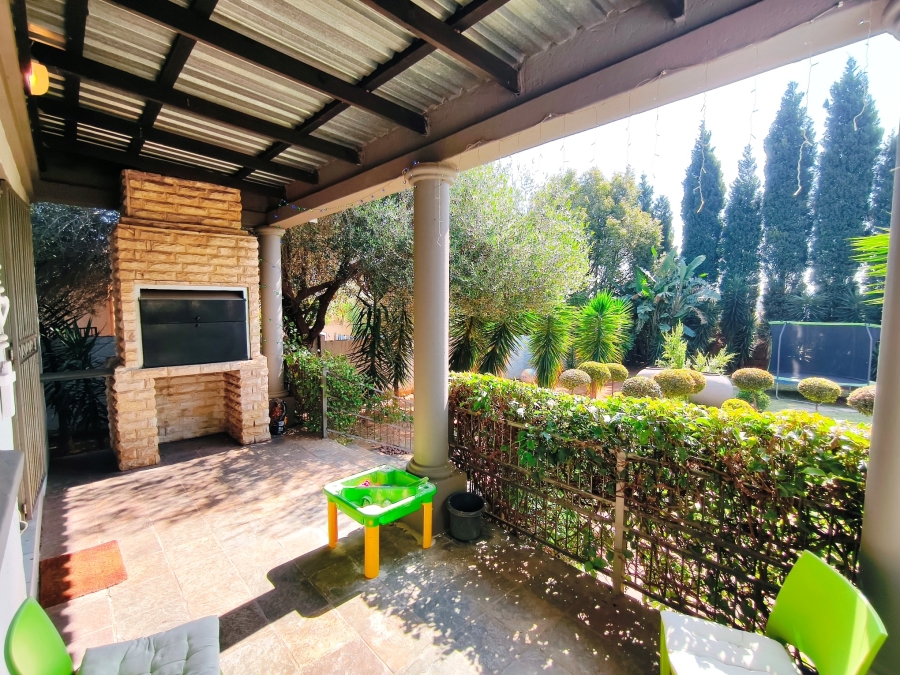 4 Bedroom Property for Sale in Thatchfield Estate Gauteng