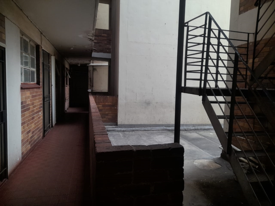 1 Bedroom Property for Sale in Yeoville Gauteng