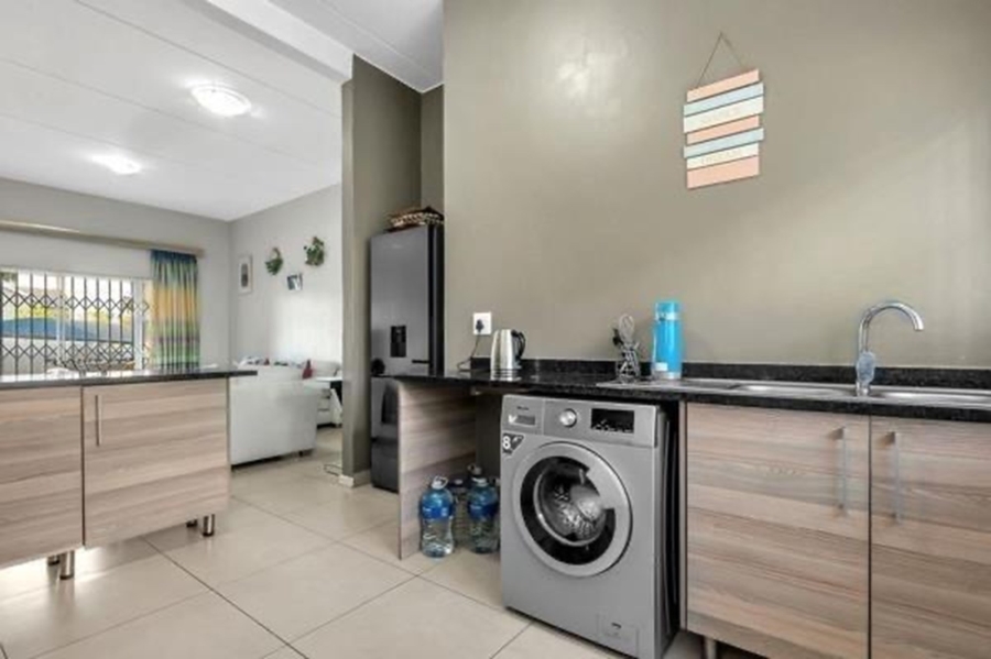 To Let 2 Bedroom Property for Rent in Blue Hills Gauteng