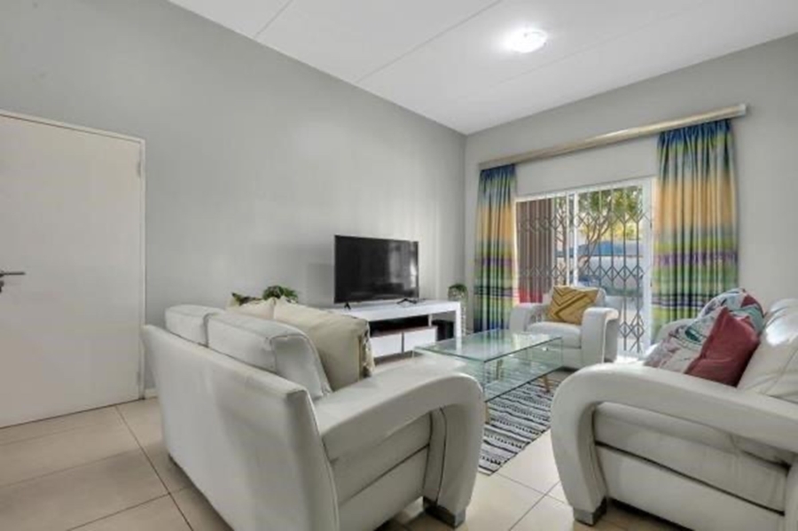 To Let 2 Bedroom Property for Rent in Blue Hills Gauteng