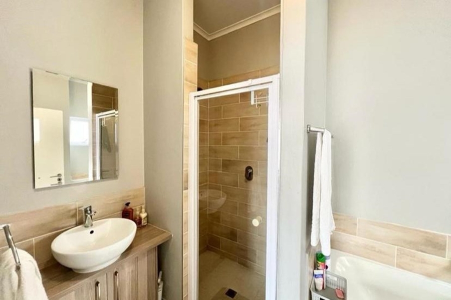 To Let 2 Bedroom Property for Rent in Blue Hills Gauteng