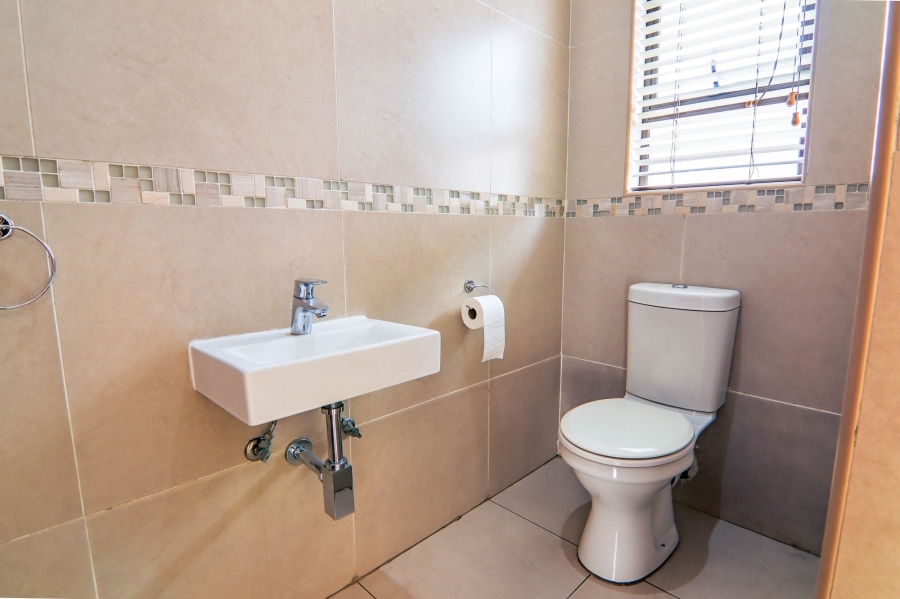 4 Bedroom Property for Sale in Thatchfield Estate Gauteng