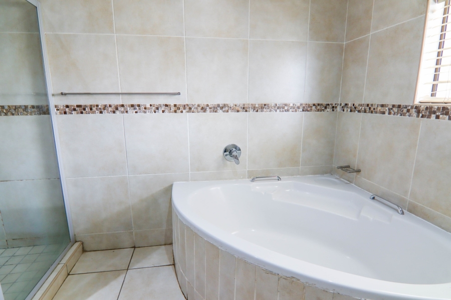 4 Bedroom Property for Sale in Thatchfield Estate Gauteng
