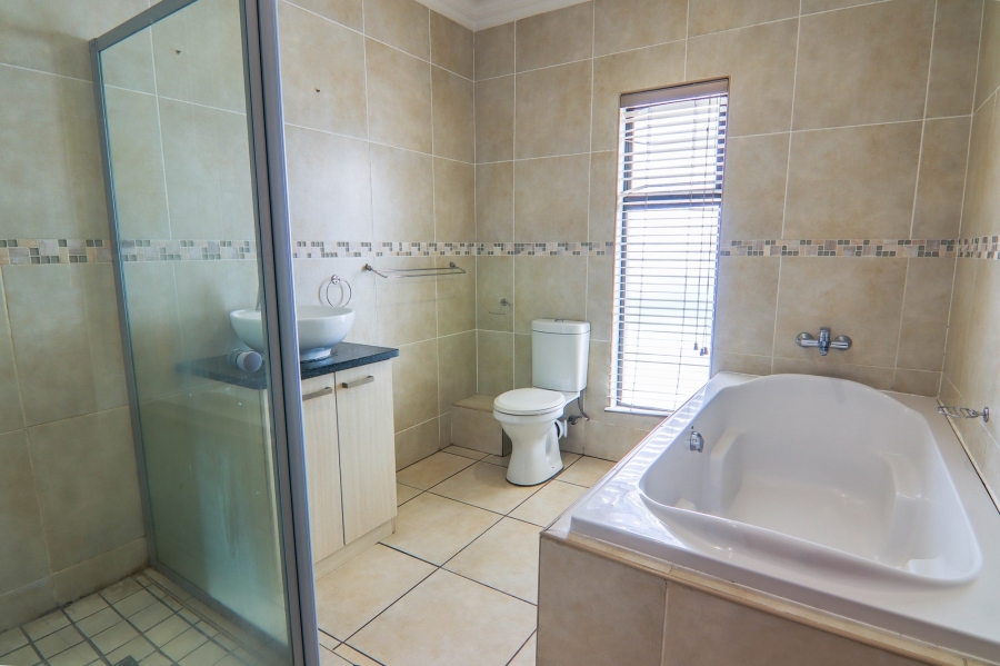 4 Bedroom Property for Sale in Thatchfield Estate Gauteng
