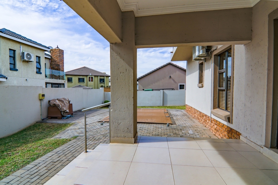 4 Bedroom Property for Sale in Thatchfield Estate Gauteng