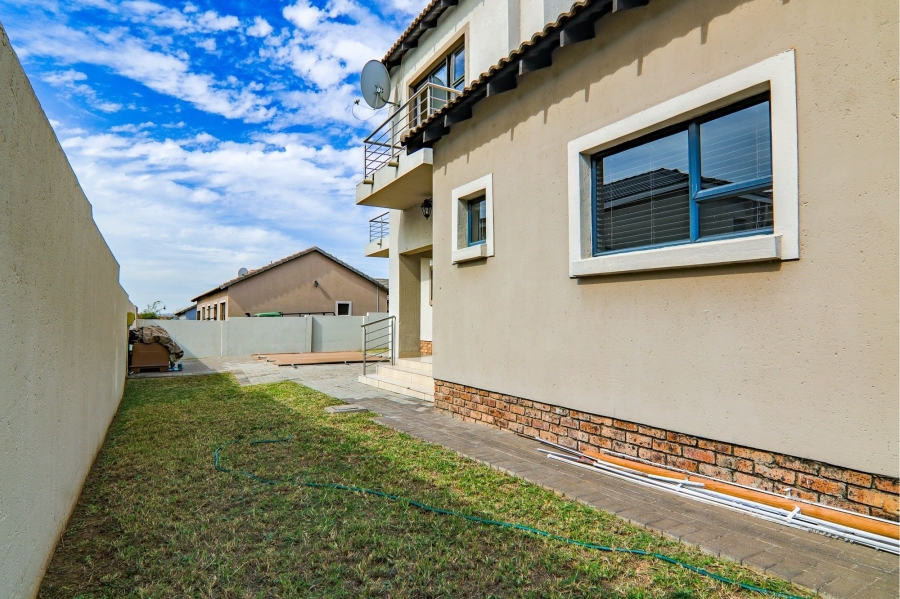 4 Bedroom Property for Sale in Thatchfield Estate Gauteng