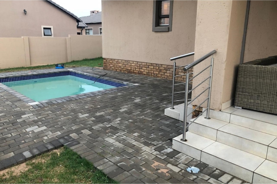 4 Bedroom Property for Sale in Thatchfield Estate Gauteng