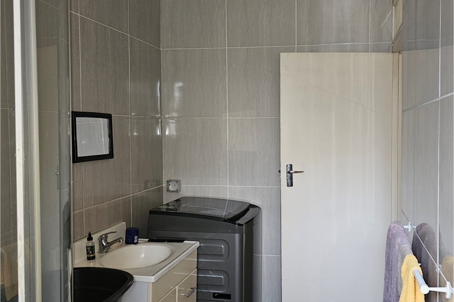 1 Bedroom Property for Sale in Paarlshoop Gauteng