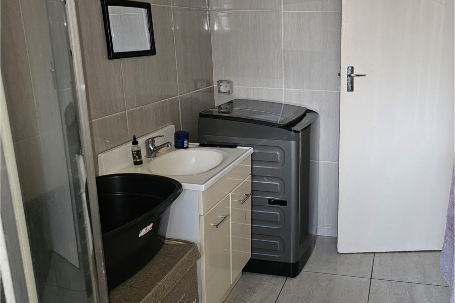 1 Bedroom Property for Sale in Paarlshoop Gauteng