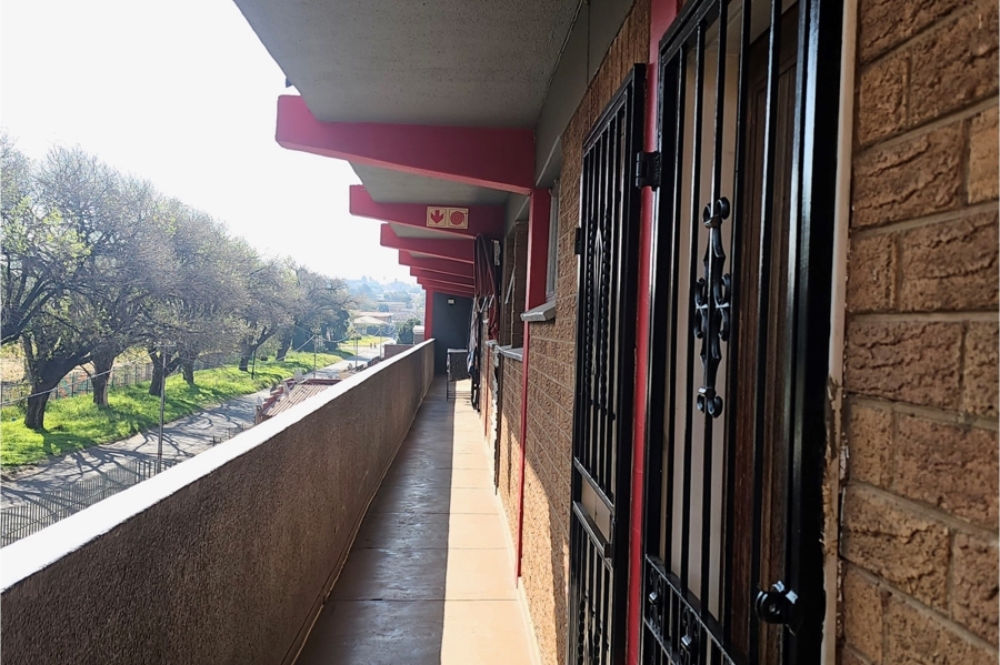 1 Bedroom Property for Sale in Paarlshoop Gauteng