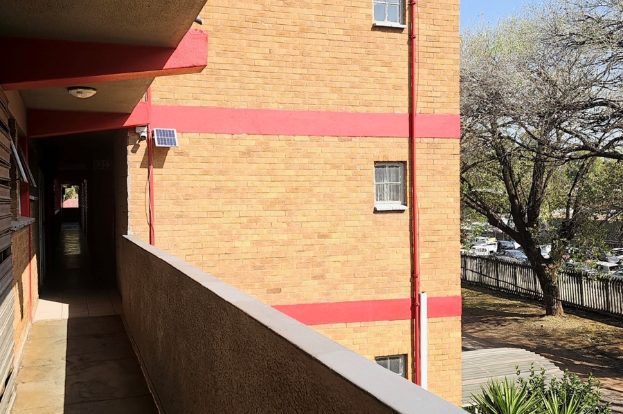 1 Bedroom Property for Sale in Paarlshoop Gauteng