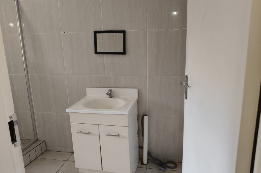 1 Bedroom Property for Sale in Paarlshoop Gauteng