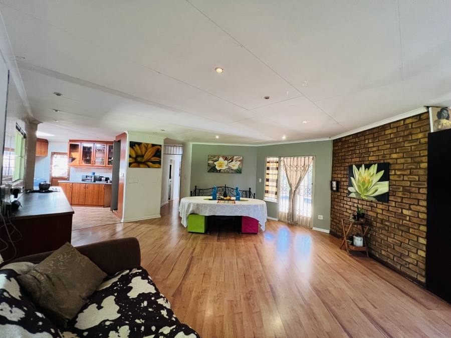 4 Bedroom Property for Sale in Radiokop Gauteng