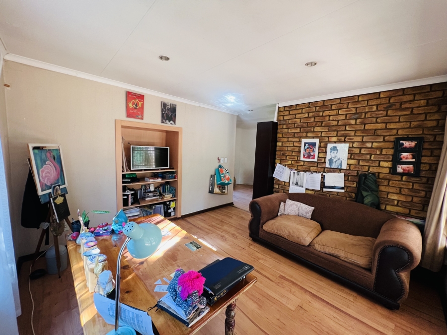 4 Bedroom Property for Sale in Radiokop Gauteng
