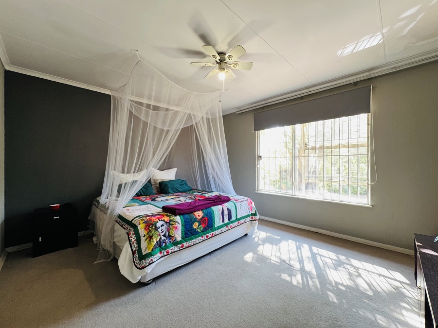 4 Bedroom Property for Sale in Radiokop Gauteng