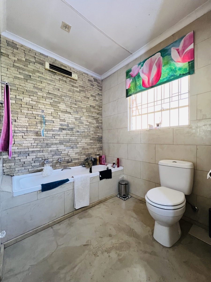 4 Bedroom Property for Sale in Radiokop Gauteng