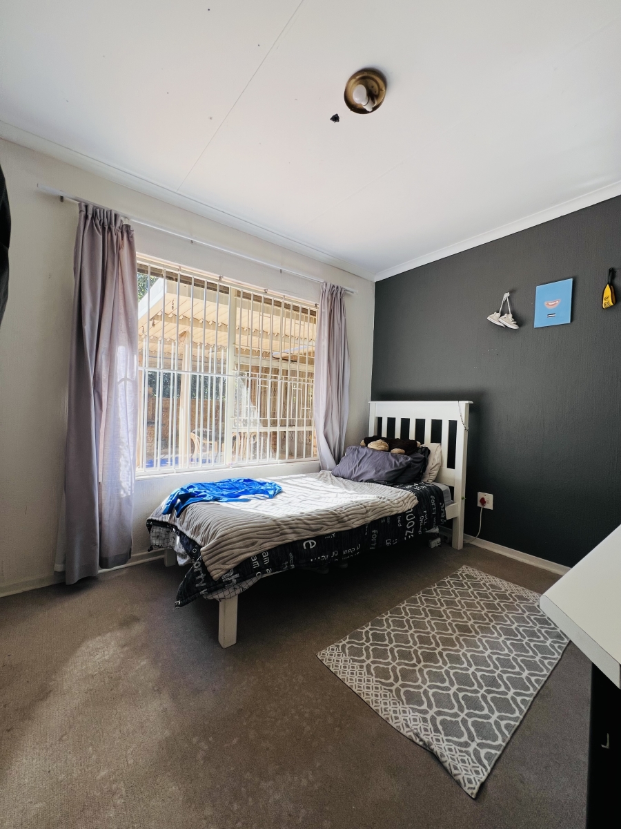 4 Bedroom Property for Sale in Radiokop Gauteng