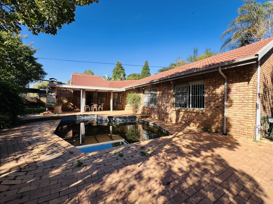 4 Bedroom Property for Sale in Radiokop Gauteng