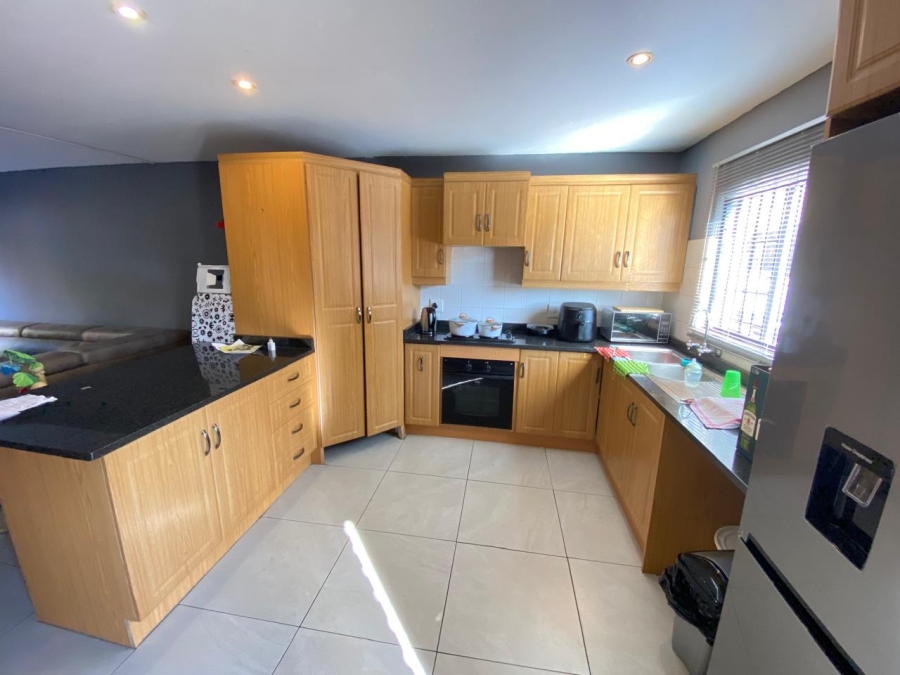 2 Bedroom Property for Sale in Gezina Gauteng