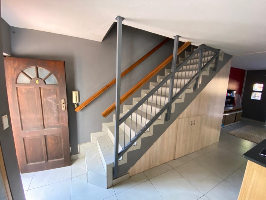 2 Bedroom Property for Sale in Gezina Gauteng