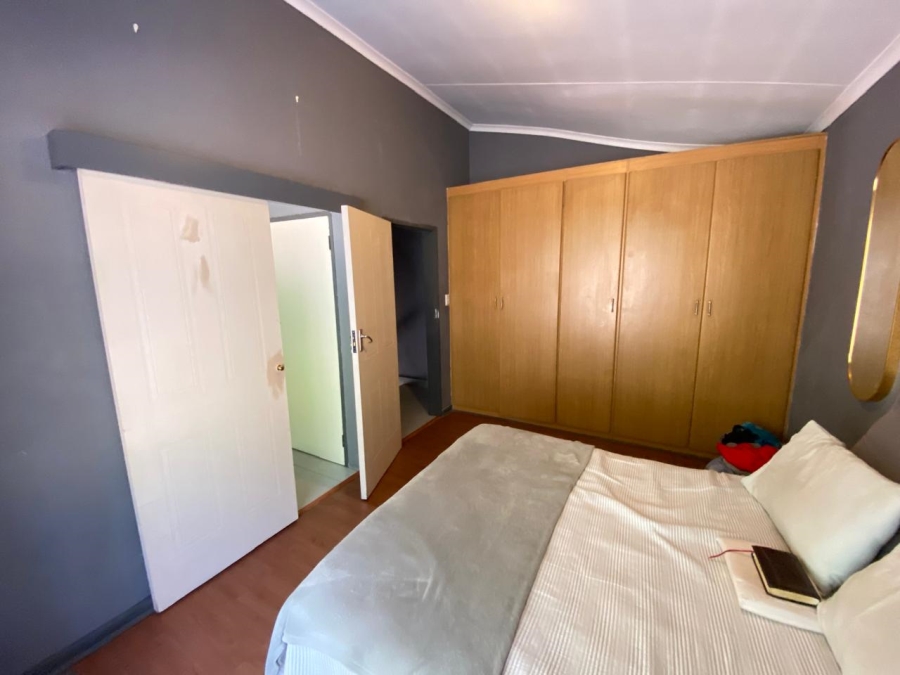 2 Bedroom Property for Sale in Gezina Gauteng