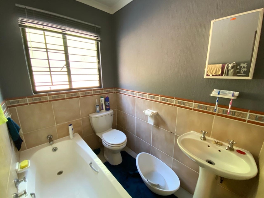 2 Bedroom Property for Sale in Gezina Gauteng