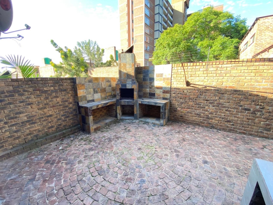 2 Bedroom Property for Sale in Gezina Gauteng