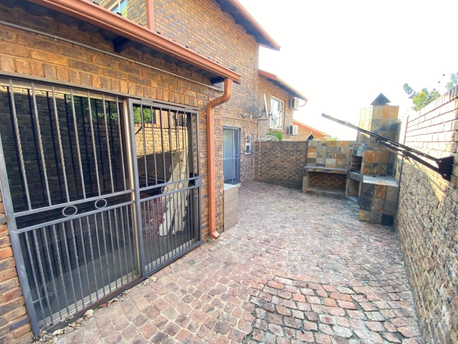 2 Bedroom Property for Sale in Gezina Gauteng