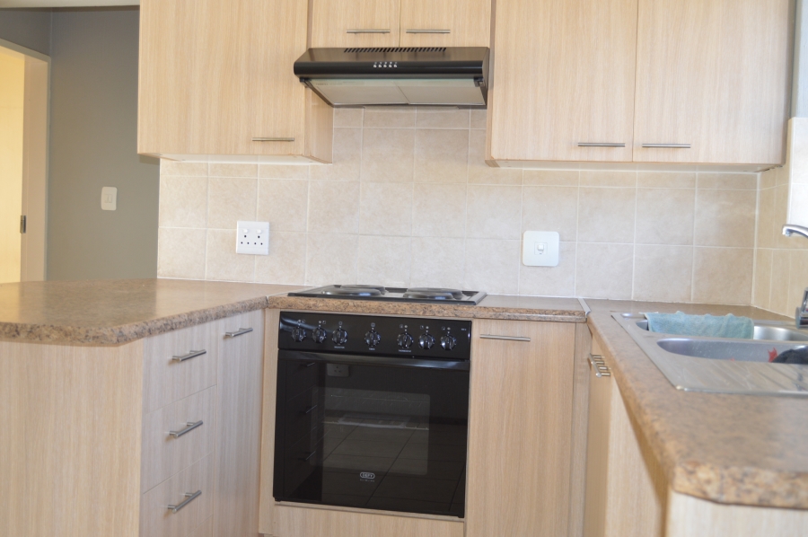 To Let 2 Bedroom Property for Rent in Sugar Bush Estate Gauteng