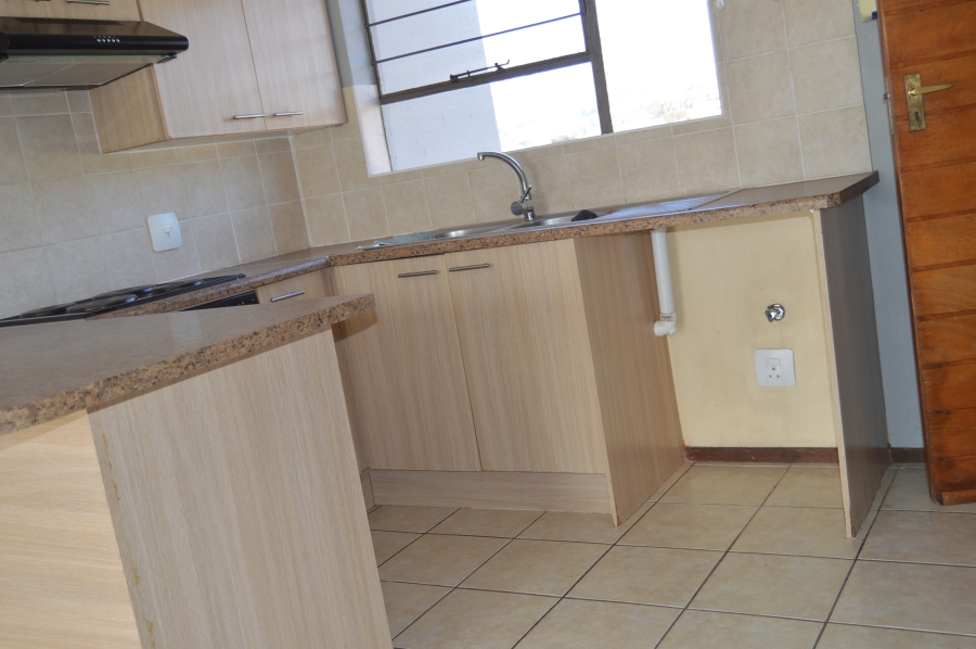 To Let 2 Bedroom Property for Rent in Sugar Bush Estate Gauteng