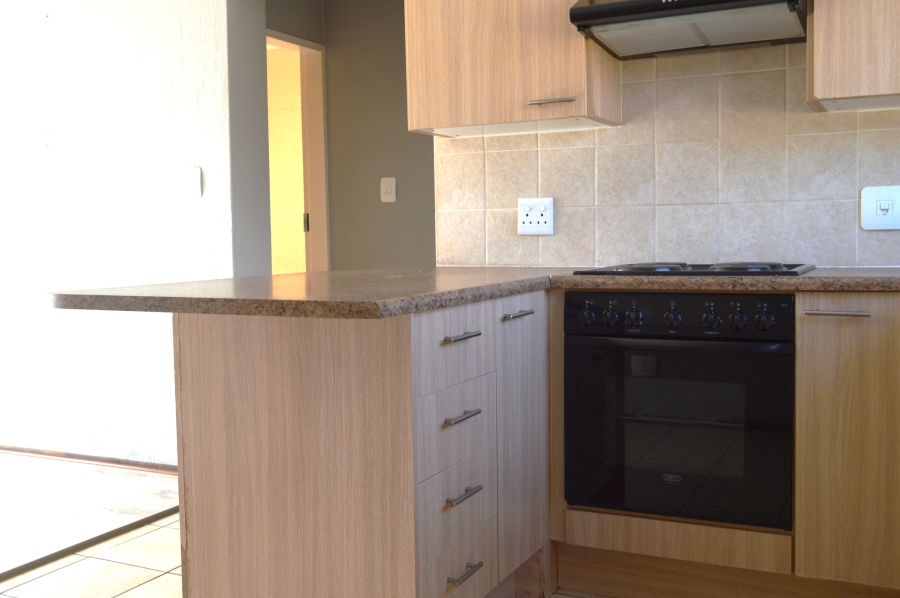 To Let 2 Bedroom Property for Rent in Sugar Bush Estate Gauteng