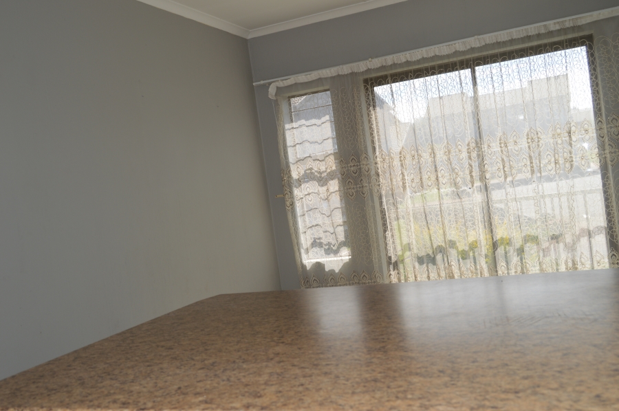 To Let 2 Bedroom Property for Rent in Sugar Bush Estate Gauteng