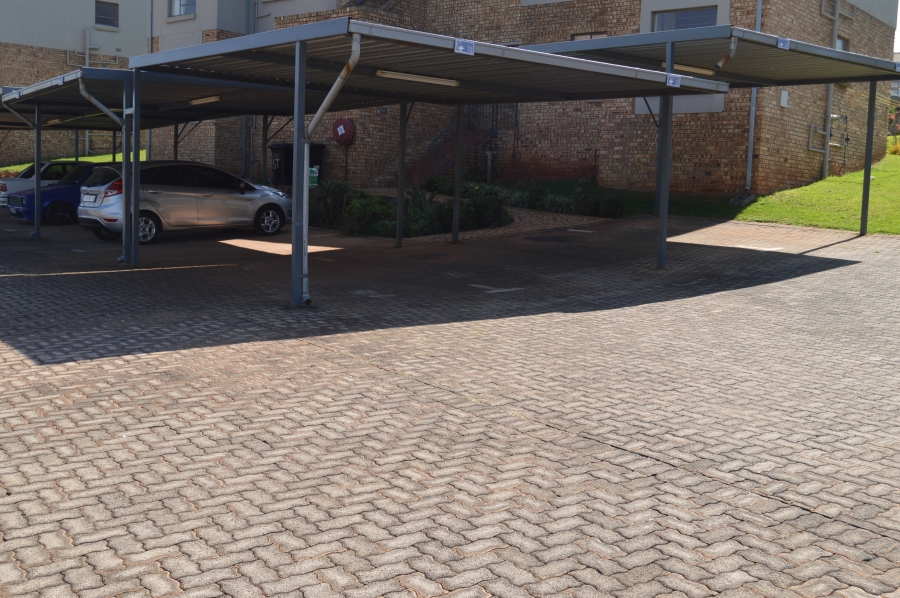 To Let 2 Bedroom Property for Rent in Sugar Bush Estate Gauteng