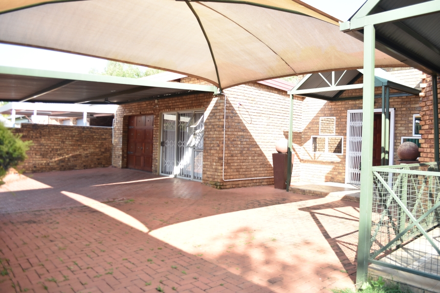 4 Bedroom Property for Sale in Theresa Park Gauteng