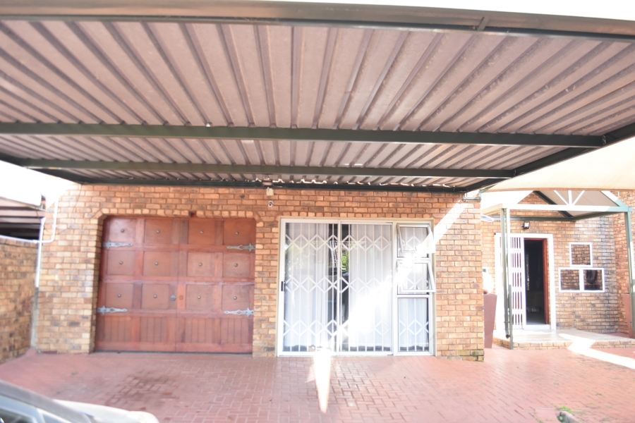 4 Bedroom Property for Sale in Theresa Park Gauteng