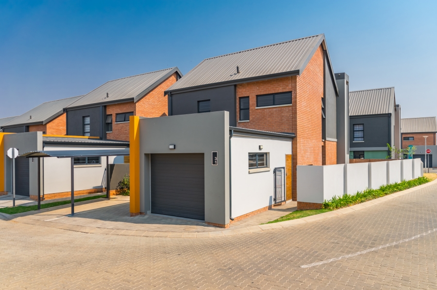 3 Bedroom Property for Sale in Amberfield Gauteng