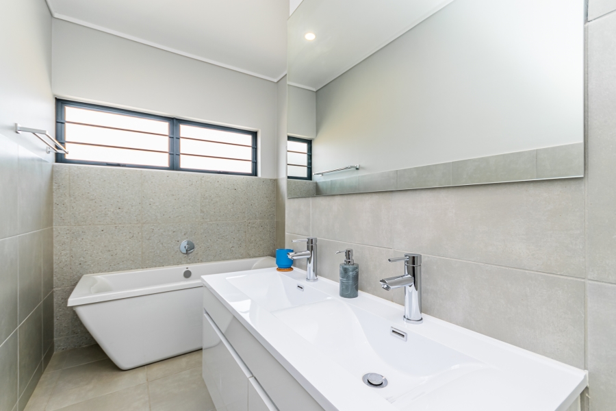 3 Bedroom Property for Sale in Amberfield Gauteng