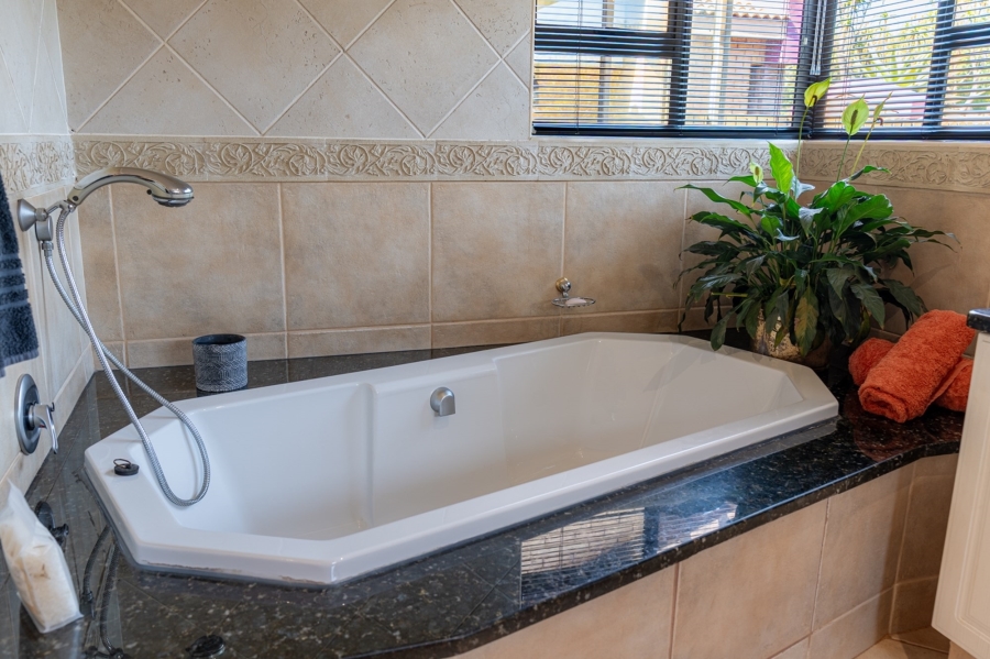 4 Bedroom Property for Sale in Mooikloof Equestrian Estate Gauteng